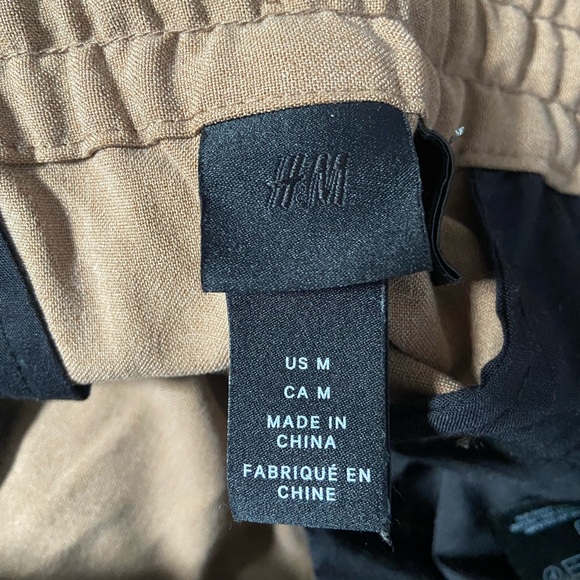 Men’s H&M tan khakis with zipper pockets size medium - Picture 2 of 2